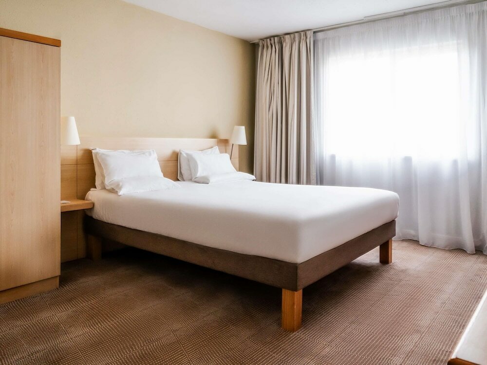 Фото Novotel Milton Keynes