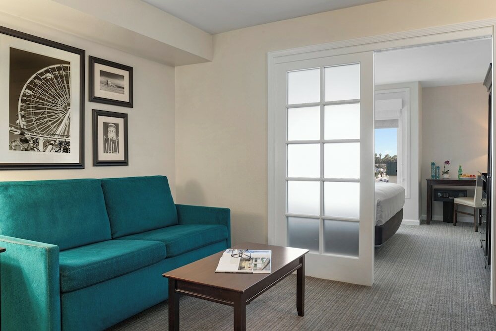 Фото Peacock Suites