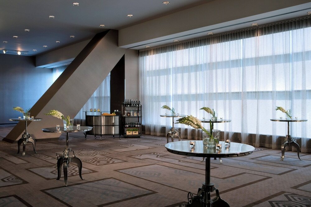 Фото Toronto Marriott City Centre Hotel