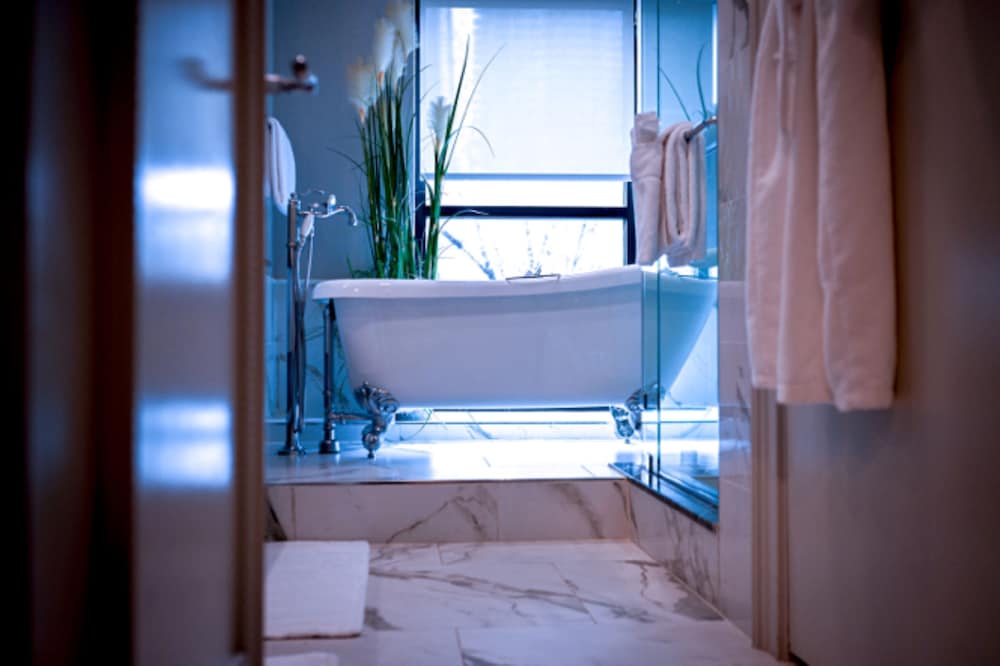 Фото The Ivey's Hotel