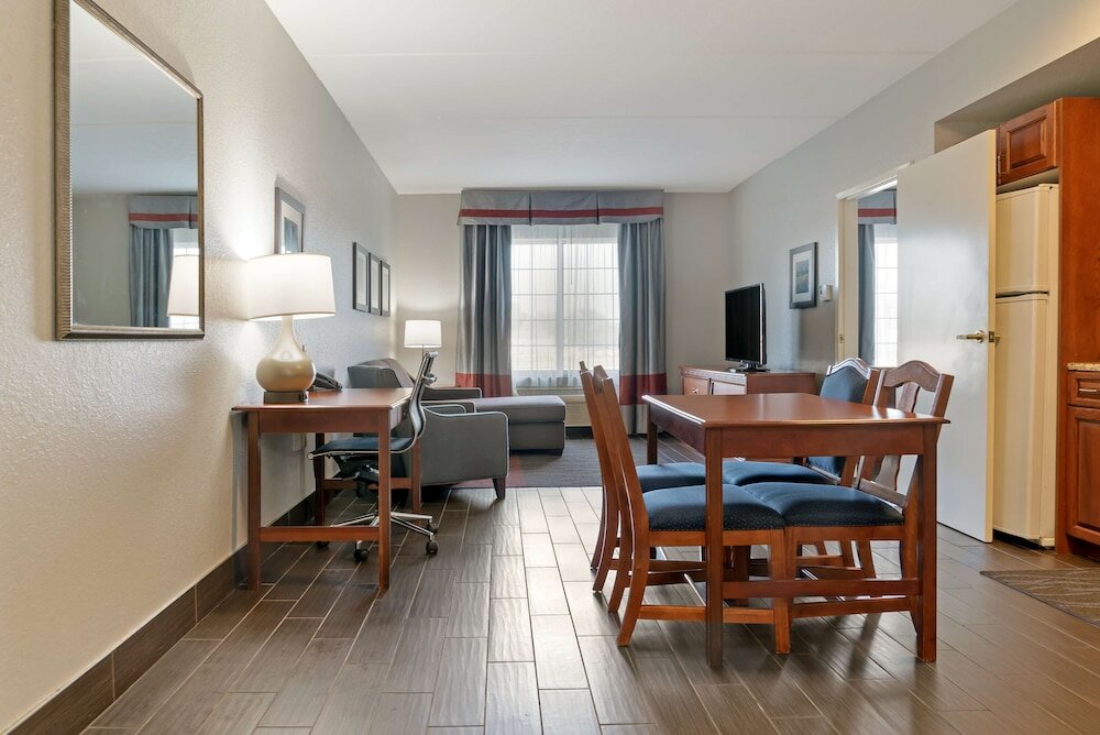 Фото Best Western Executive Inn & Suites