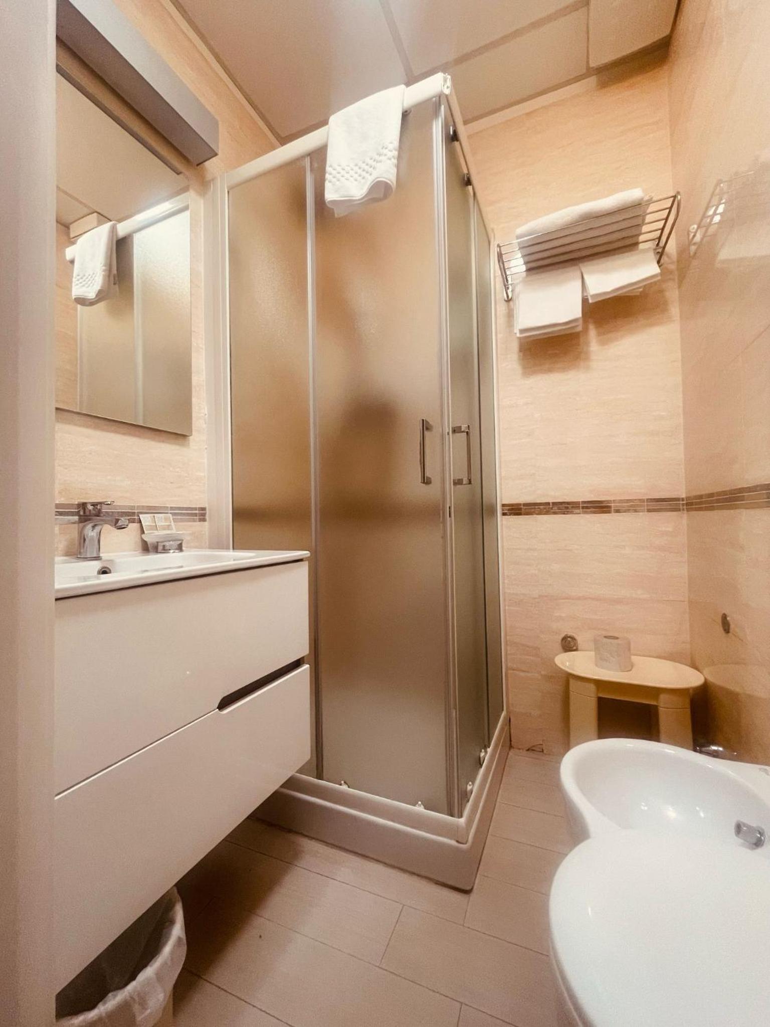 Фото Hotel Holiday