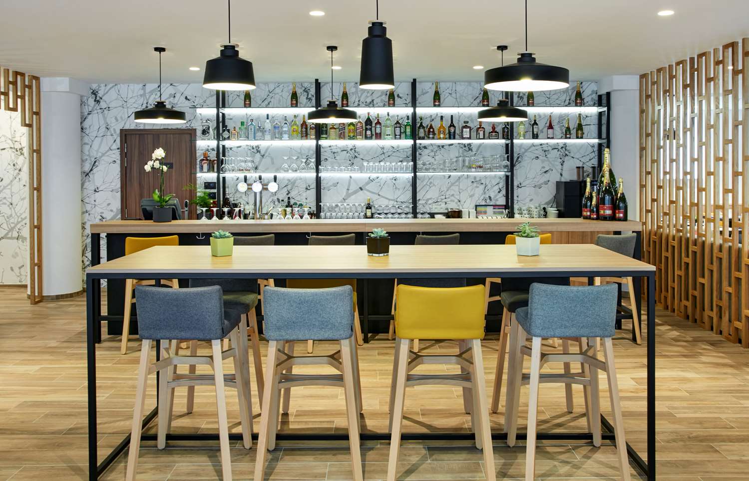 Фото Hilton Garden Inn Brussels City Centre