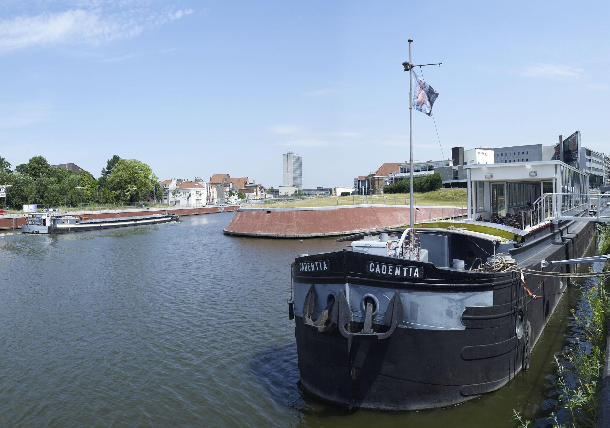 Фото Hotel Restaurant Brasserie Ahoi, Kortrijk
