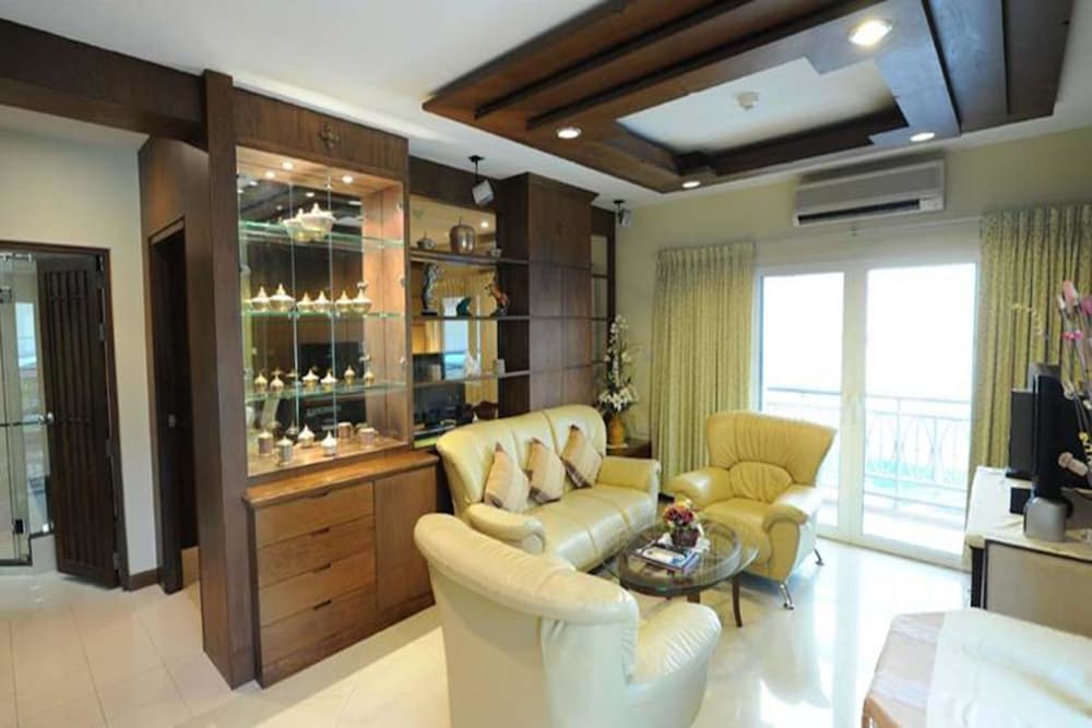 Фото The Whitehouse Condotel