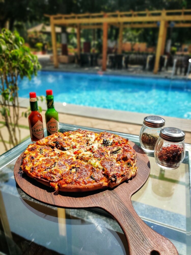 Фото Pushp Vatika Resort & Lawns