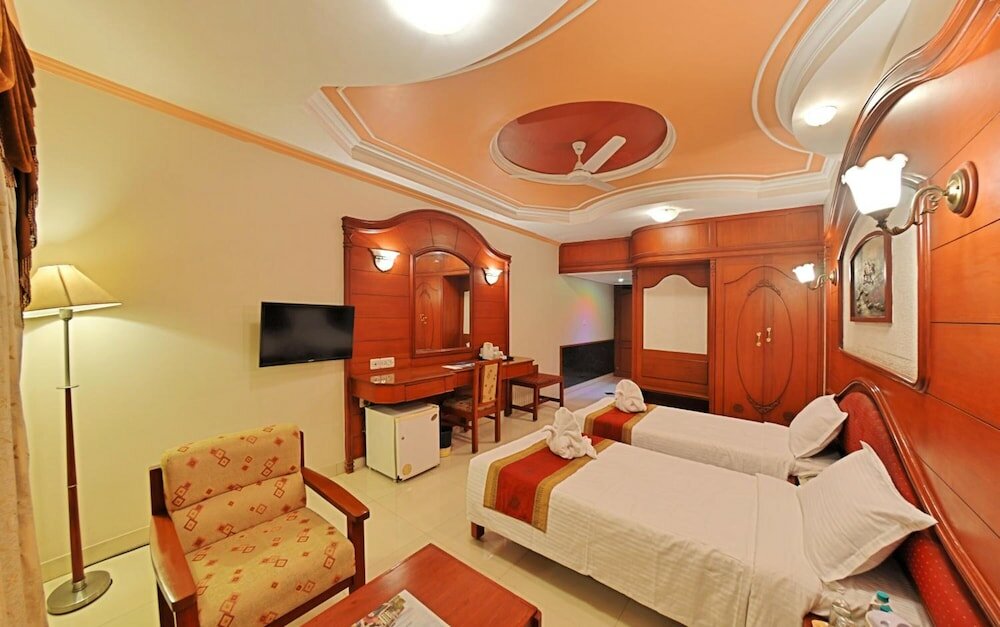 Фото Hotel Gnanam