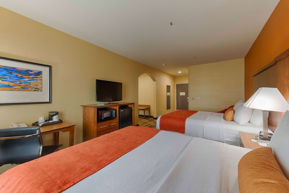 Фото Best Western Plus Delta Inn & Suites