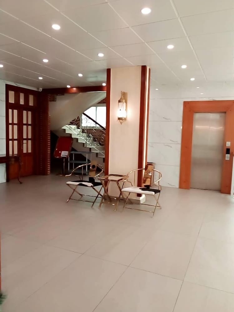 Фото Adamaoua Grand Hotel