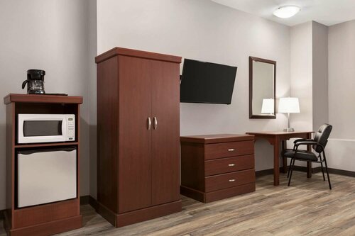 Гостиница Premier Inn & Suites - Downtown Hamilton в Гамильтоне