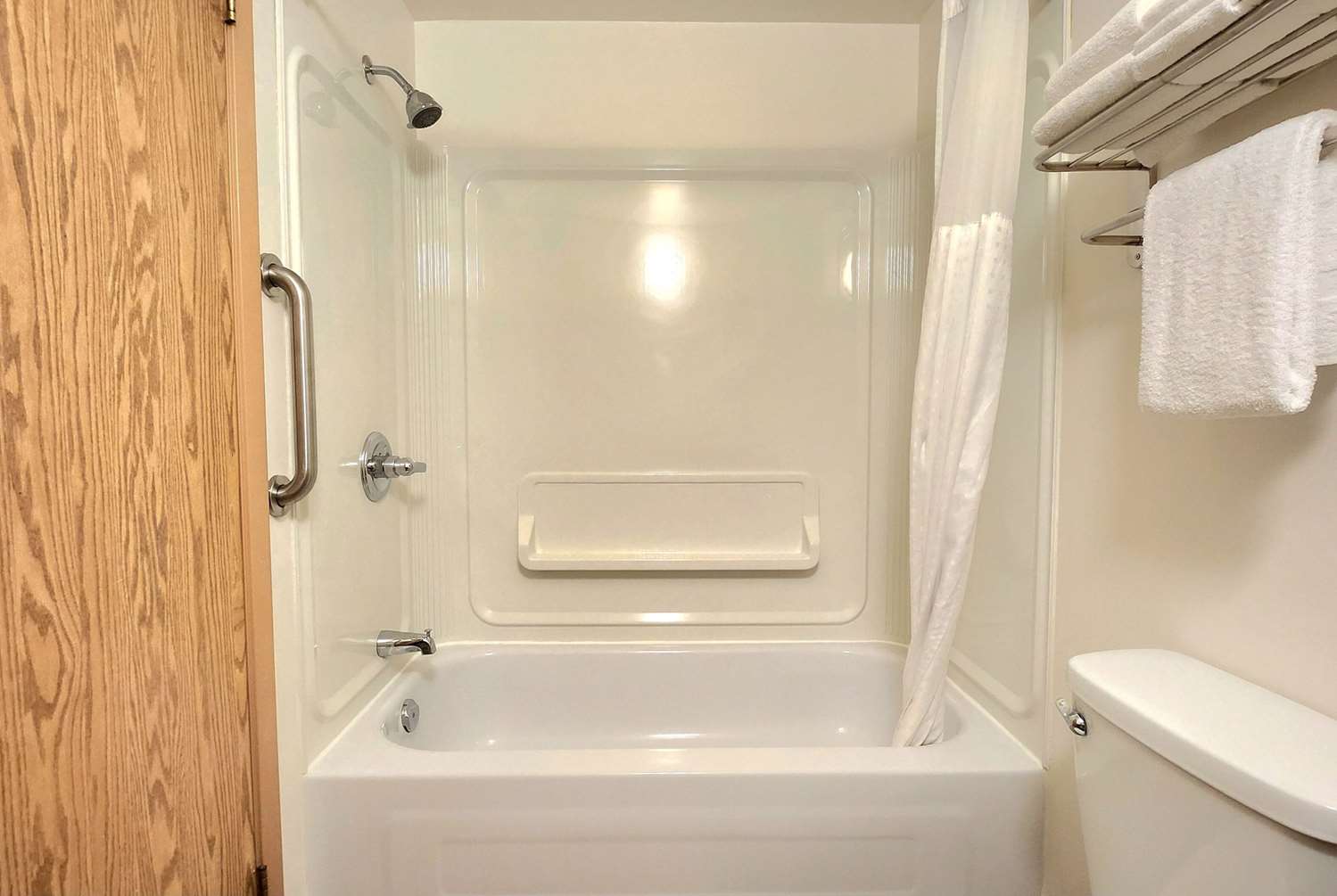 Фото Super 8 by Wyndham Portage La Prairie MB