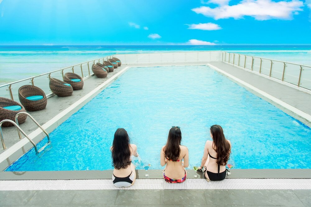 Фото Yarra Ocean Suites Danang