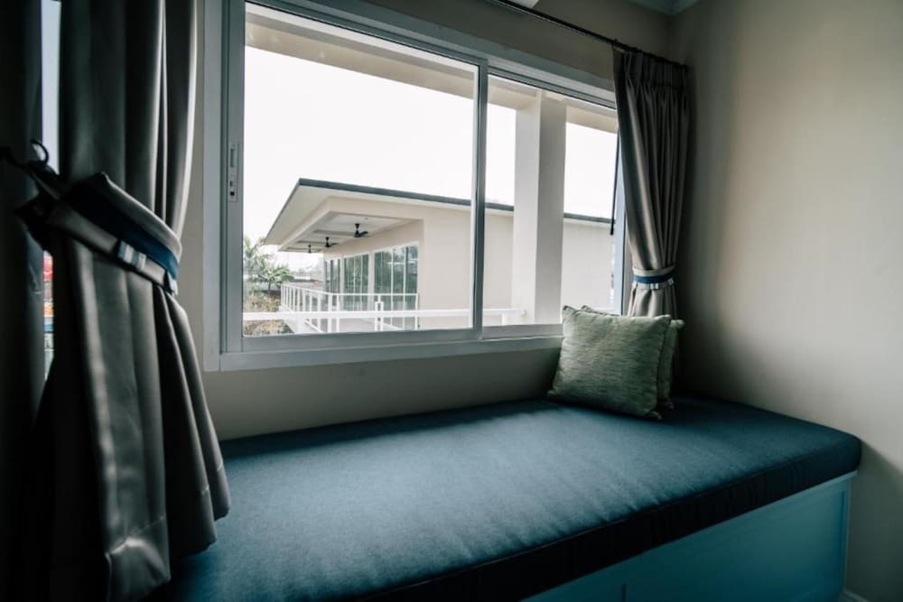 Фото Surf & Sand Resort