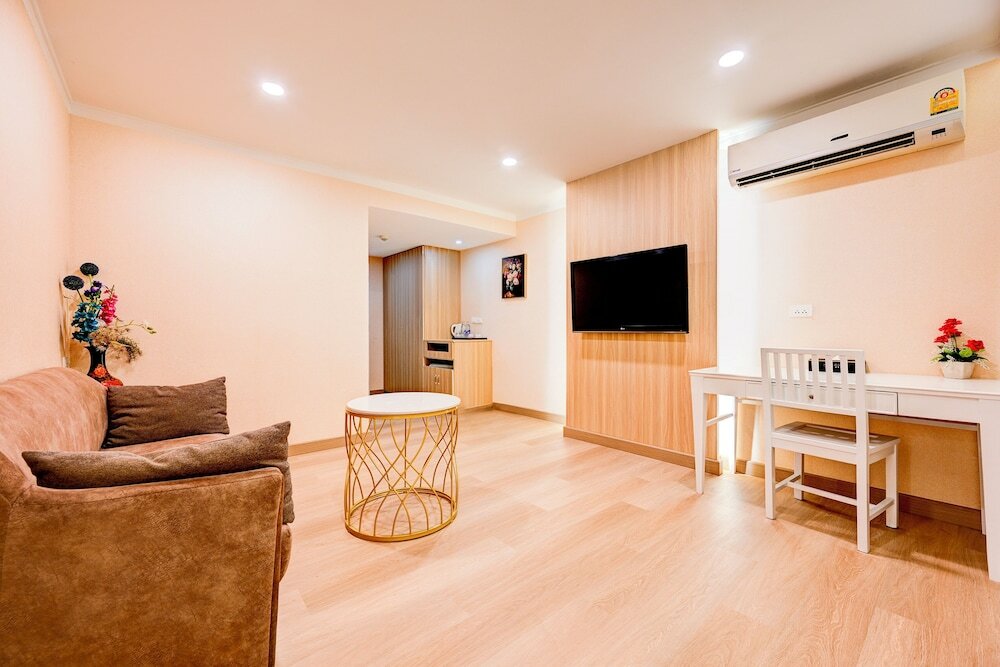 Фото The Travellers Hotel