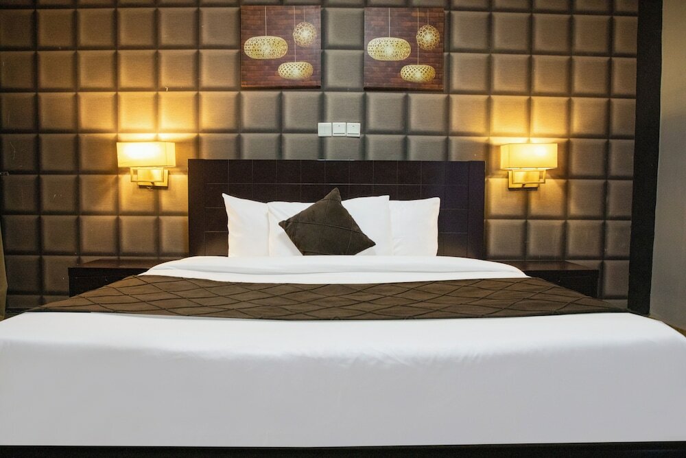 Фото Newland Luxury Apartments