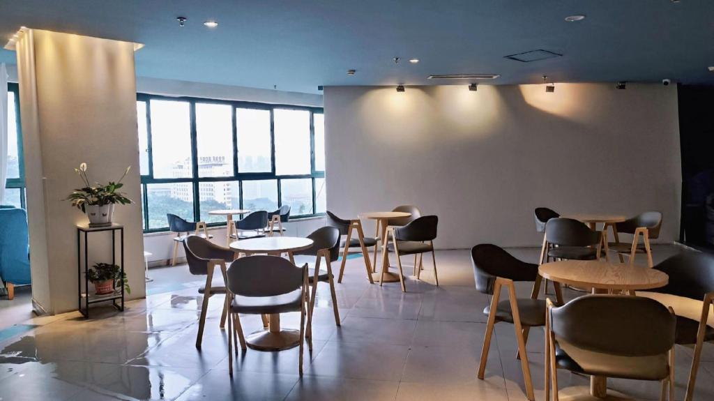 Фото Jingjiang Inn Chongqing Eling Metro Station