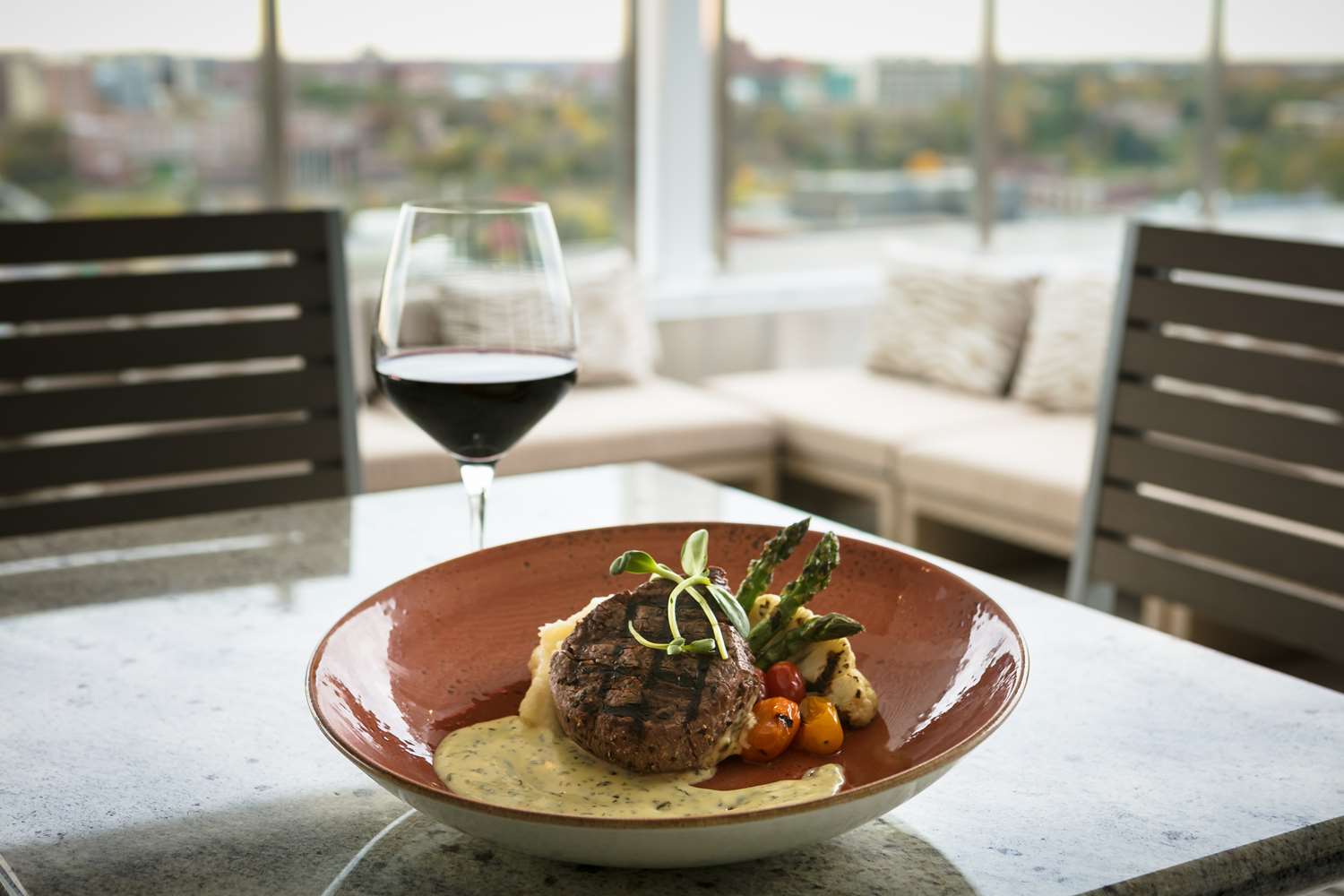 Фото Hilton Garden Inn Iowa City Downtown University