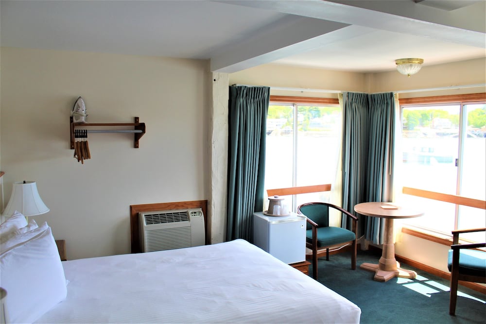 Фото Tugboat Inn