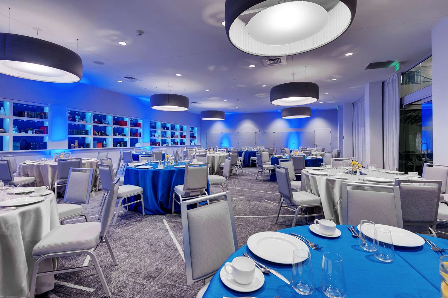 Фото Embassy Suites Raleigh-Crabtree