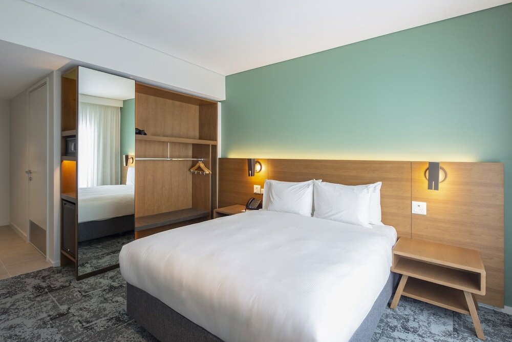 Фото Holiday Inn Express & Suites Queenstown, an Ihg Hotel