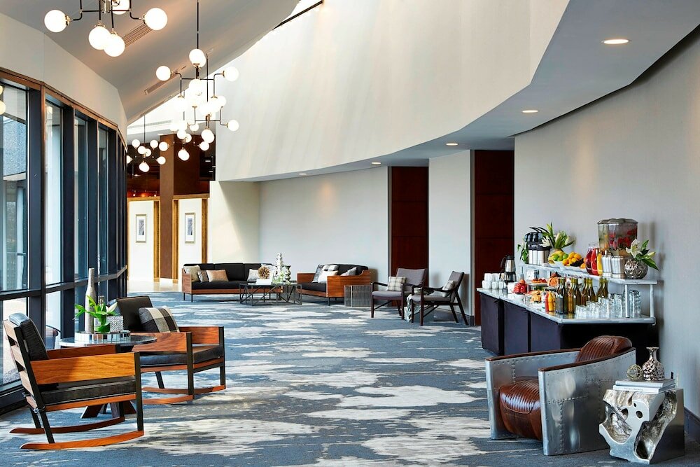 Фото Renaissance St. Louis Airport Hotel