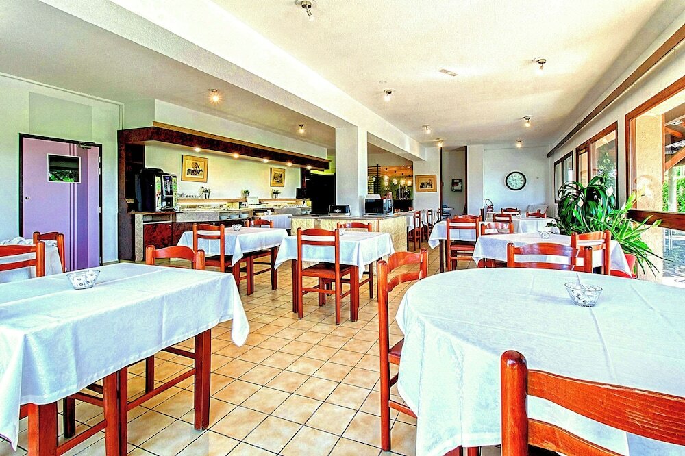 Фото Brit Hotel Confort Pau Lons