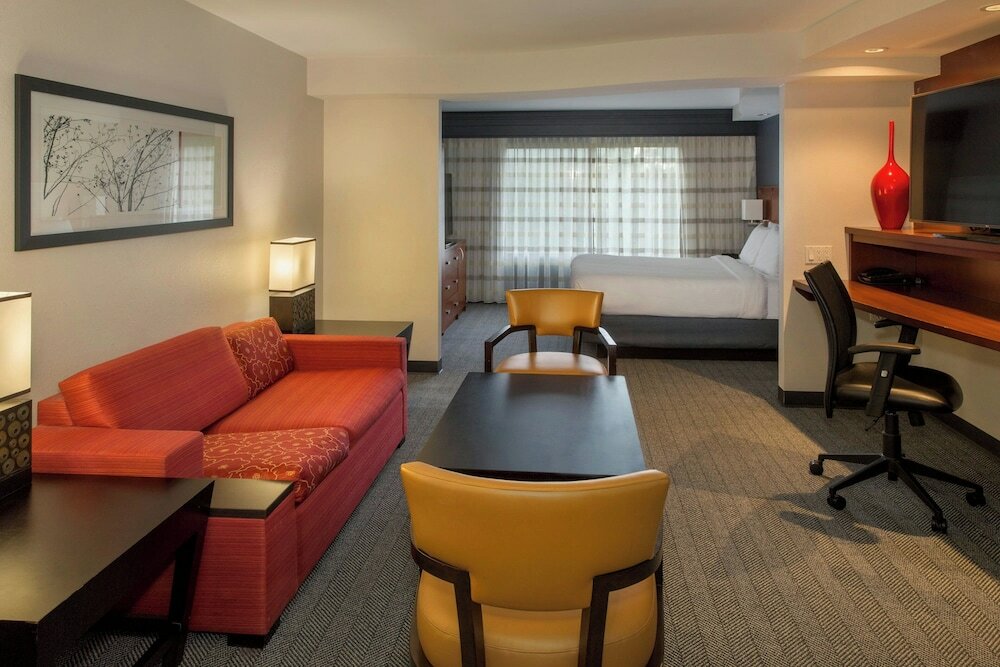 Фото Courtyard by Marriott Buffalo Amherst/University
