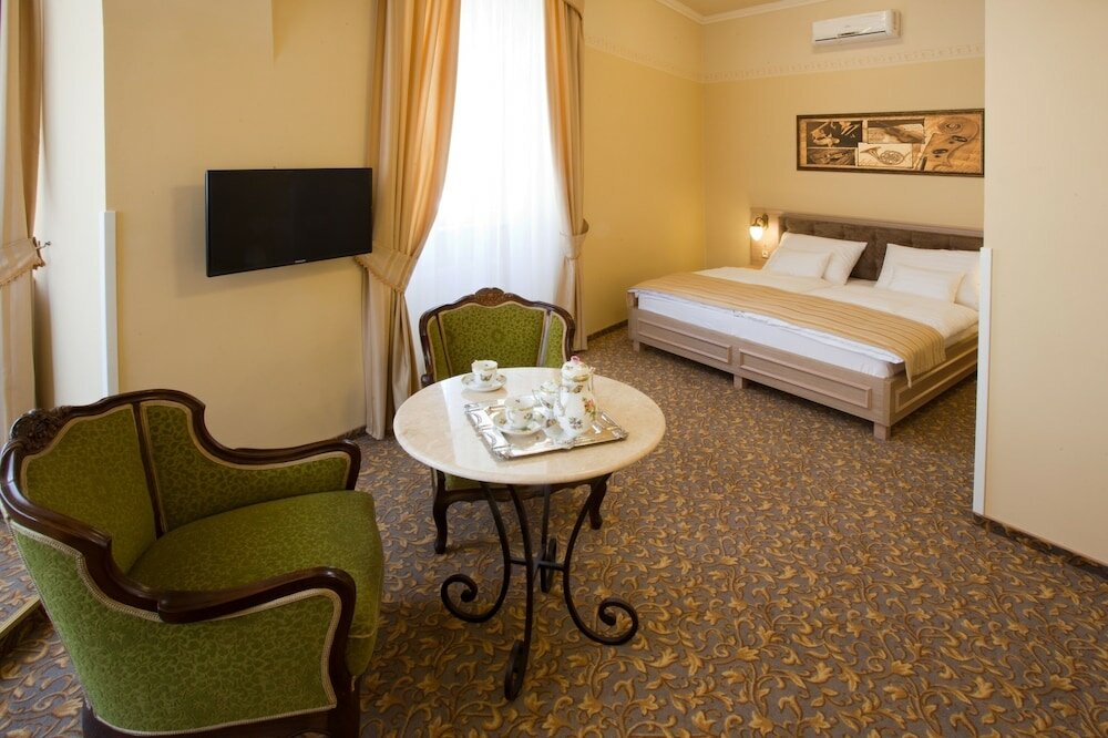 Фото Barokk Hotel Promenád Gyor