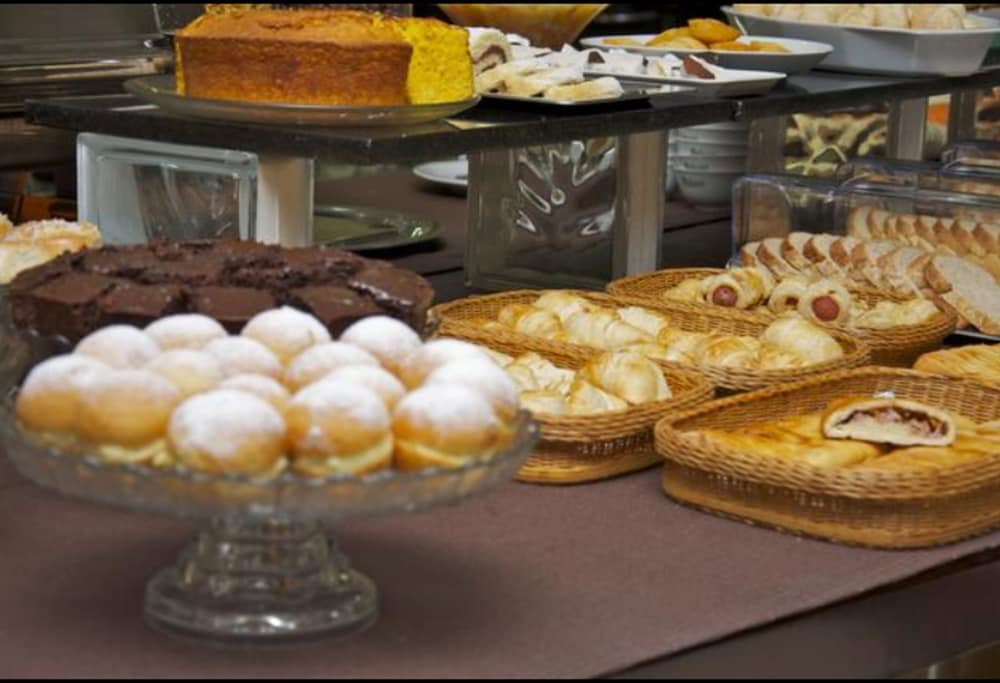 Фото Delcas Hotel