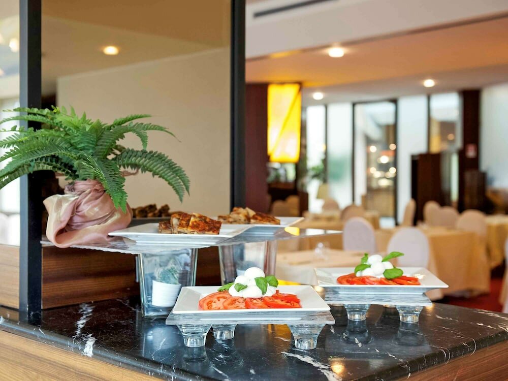 Фото Mercure Roma West