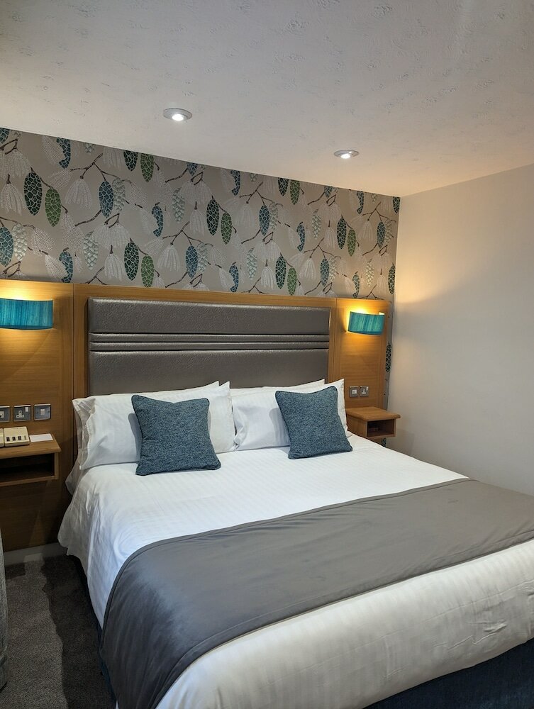 Фото Briar Court Hotel