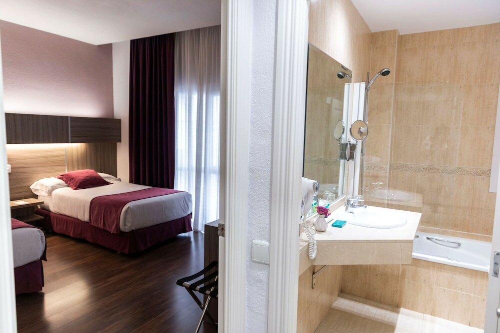 Фото Hotel Serrano by AA Hoteles