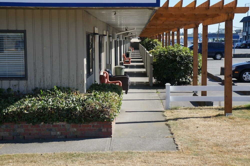 Фото Westward Inn & Suites