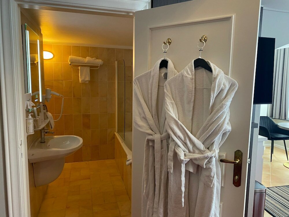 Фото 216410684091