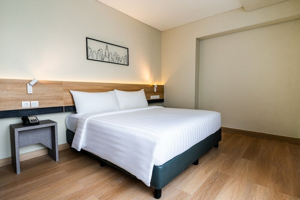 Фото Отель Quest Hotel Prime Pemuda