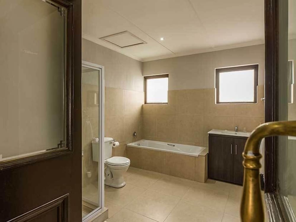 Фото Clanwilliam Hotel by Country Hotels