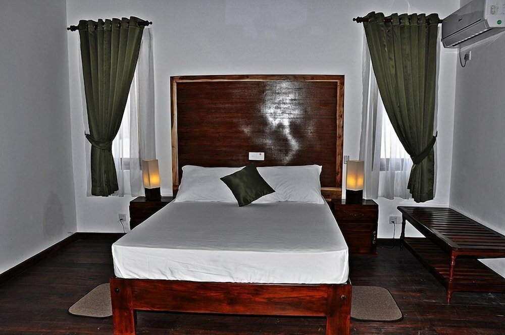 Фото Hotel Naaval