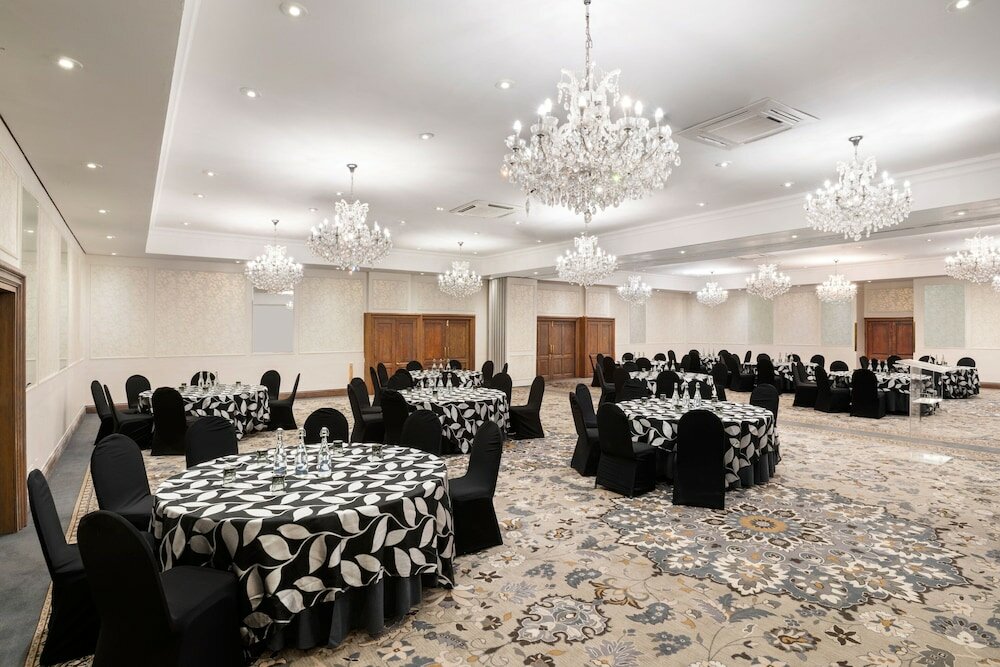Фото Protea Hotel by Marriott Johannesburg Balalaika Sandton