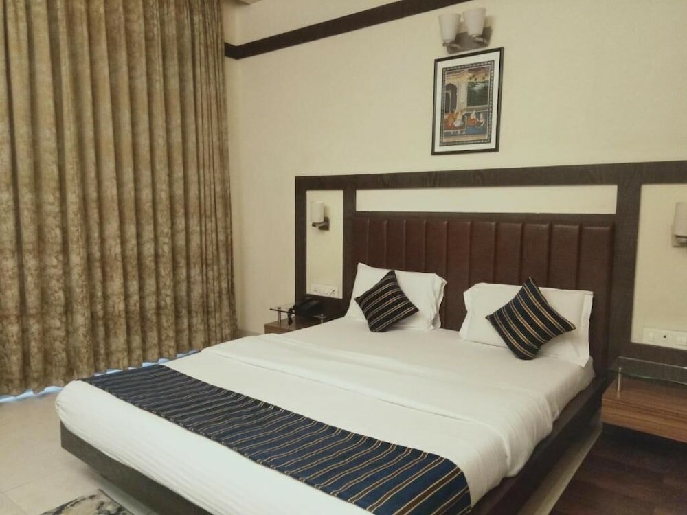 Фото Hotel Udayanraje Palace