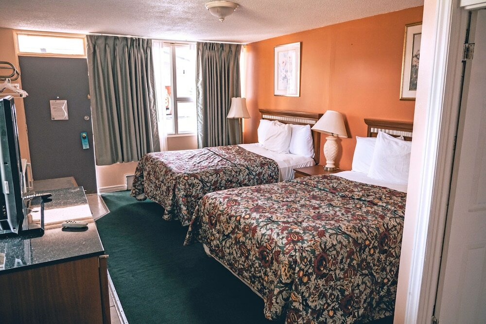 Фото Knights Inn Burlington, On