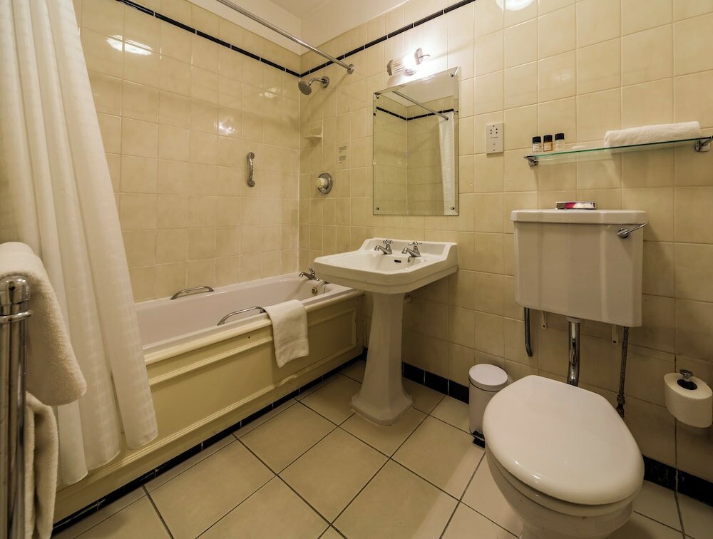 Фото The Old Ship Hotel