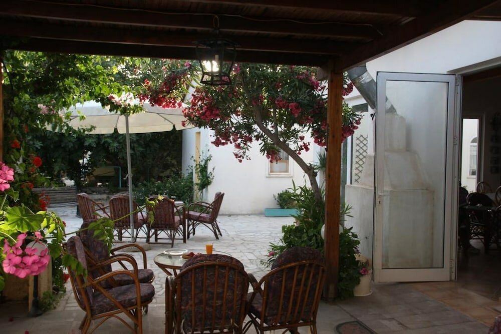 Фото Violetta Hotel