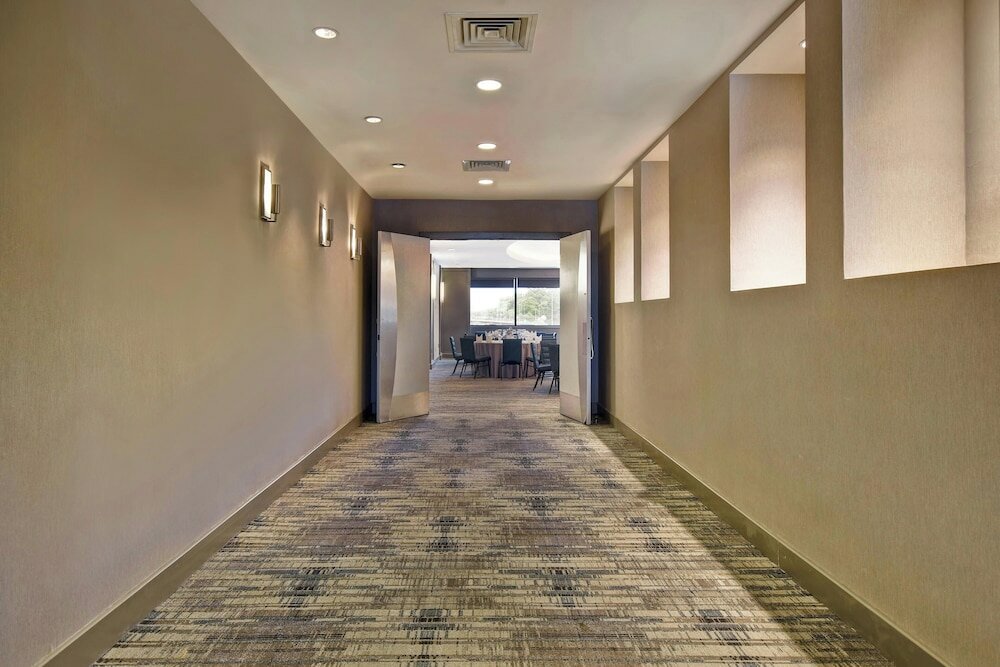 Фото Four Points by Sheraton Boston Newton