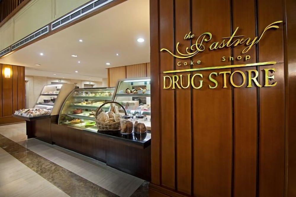 Фото Redtop Hotel & Convention Center