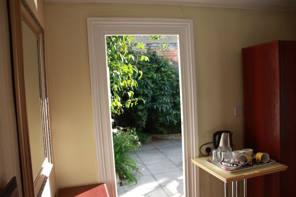 Фото Ambassador Hotel