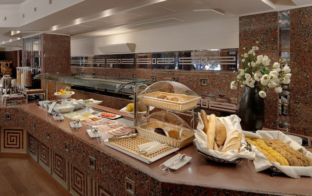 Фото Holiday Inn Athens Attica AV. Airport West, an Ihg Hotel