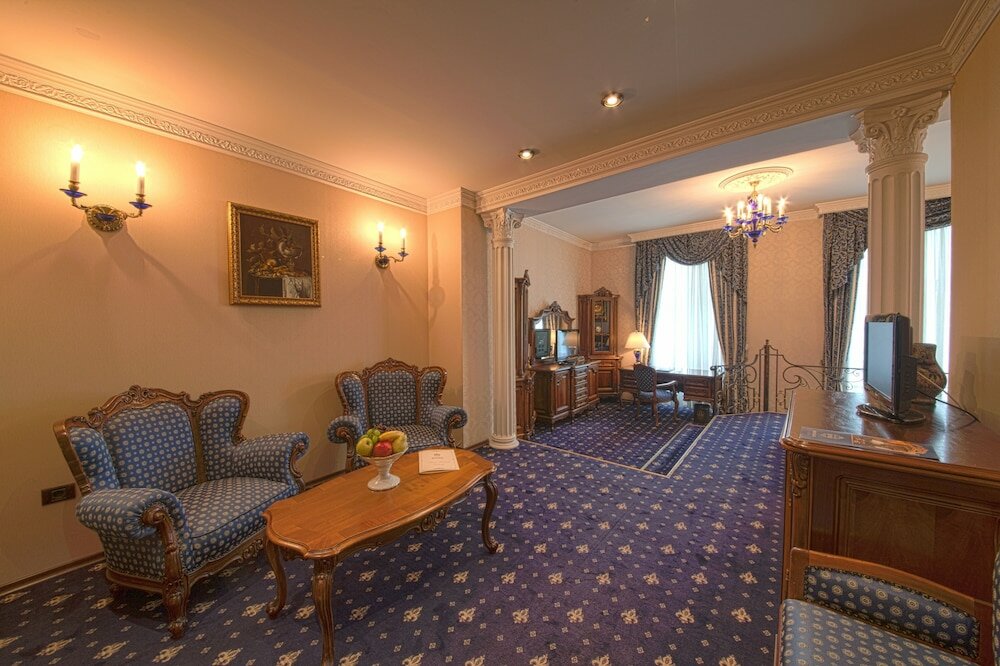 Фото Grand Hotel London