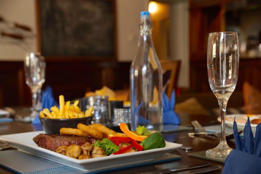 Фото Eyre Court Hotel