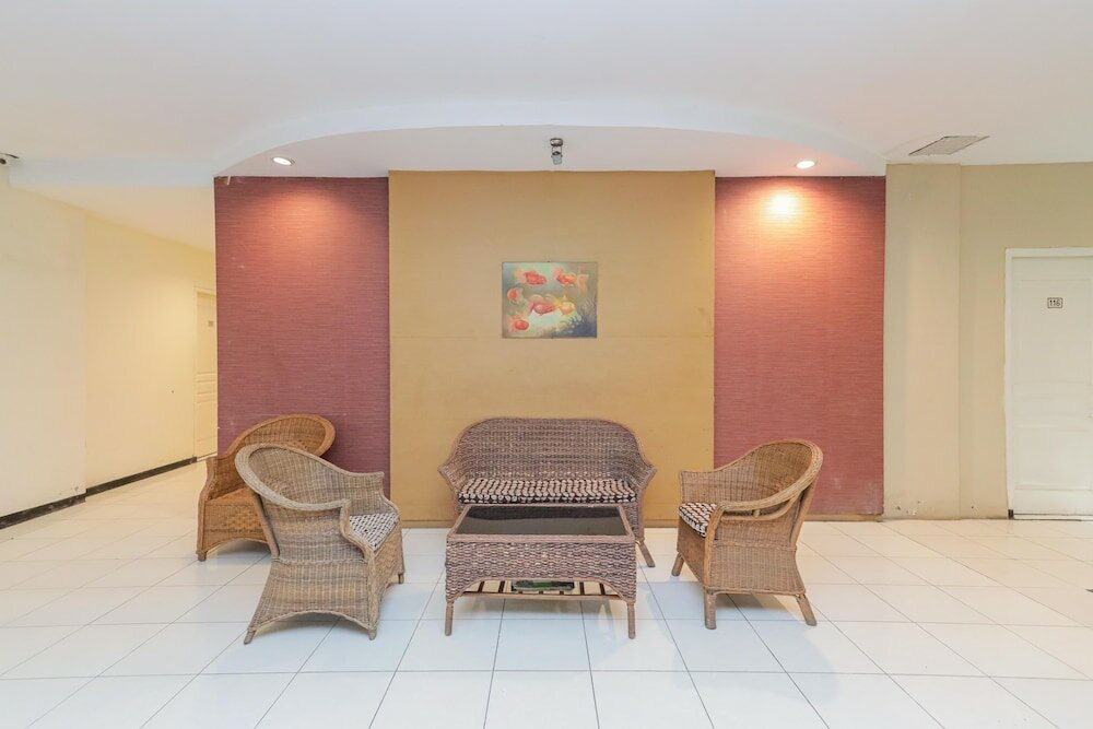 Фото RedDoorz near Gubeng Station