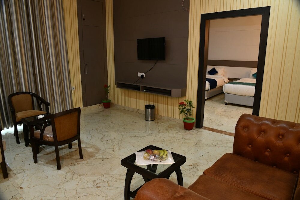 Фото Hotel Jataka Inn